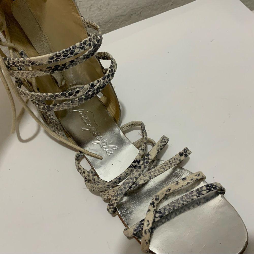 Free People Snakeprint gladiator sandals size 39 lace up strappy - Picture 4 of 10